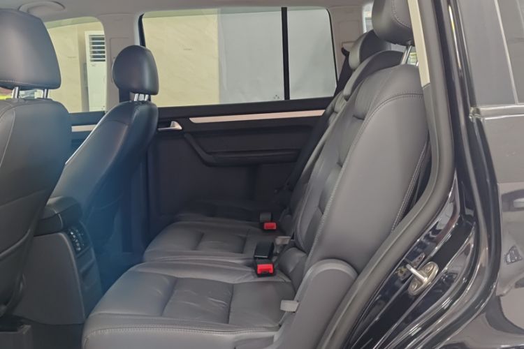 Used Volkswagen Touran 2015 1.4T DSG Comfort Edition 5 Seats Interior 5