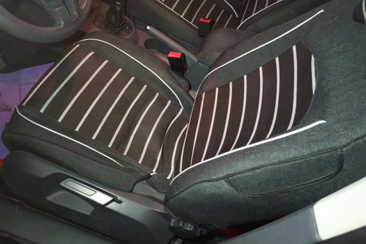 Used Volkswagen Touran 2015 1.4T Manual Fashion Edition 5-Seater Left Front Seat