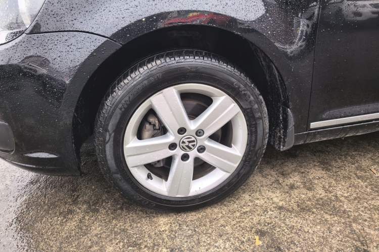Used Volkswagen Touran 2015 1.4T DSG Comfort Edition 5 Seats Left Front Wheel Hub