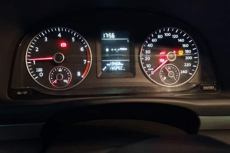 Used Volkswagen Touran 2015 1.4T Manual Fashion Edition 5-Seater Odometer Close Up