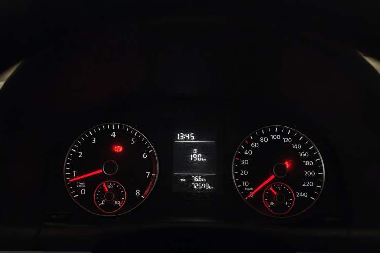 Used Volkswagen Touran 2015 1.4T Manual Fashion Edition 5-Seater Odometer Close Up