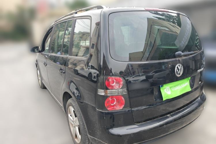 Used Volkswagen Touran 2015 1.4T DSG Comfort Edition 5 Seats Rear Left 45 Deg