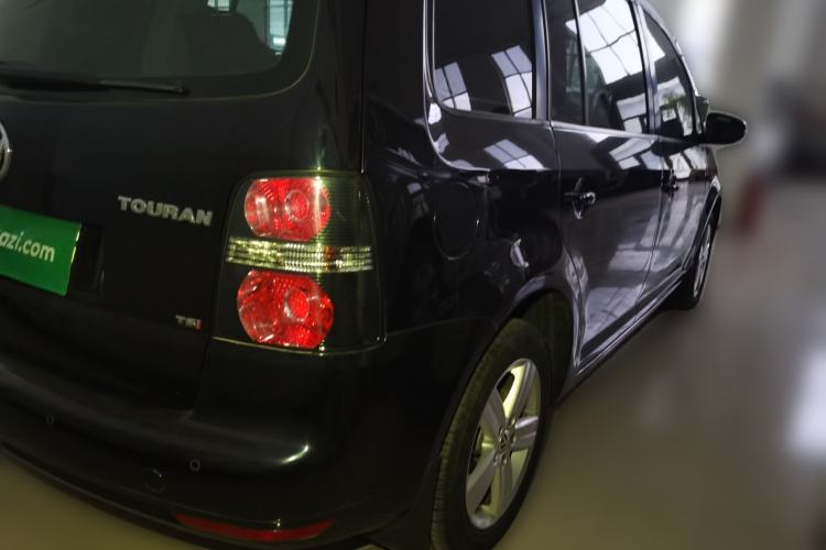 Used Volkswagen Touran 2015 1.4T Manual Fashion Edition 5-Seater Rear Right 45 Deg