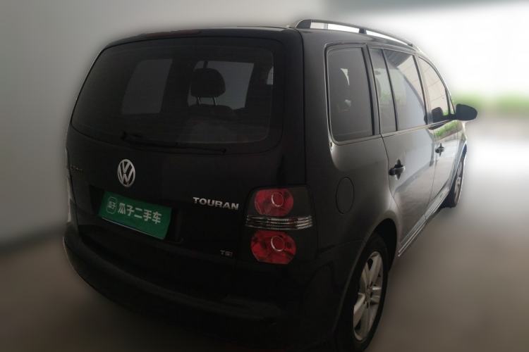 Used Volkswagen Touran 2015 1.4T DSG Comfort Edition 5 Seats Rear Right 45 Deg