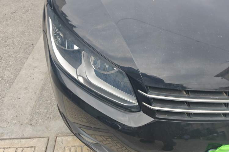 Used Volkswagen Touran 2015 1.4T DSG Comfort Edition 5 Seats Right Front Headlight