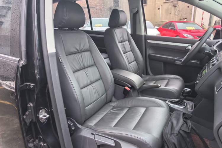 Used Volkswagen Touran 2015 1.4T DSG Comfort Edition 5 Seats Right Front Seat