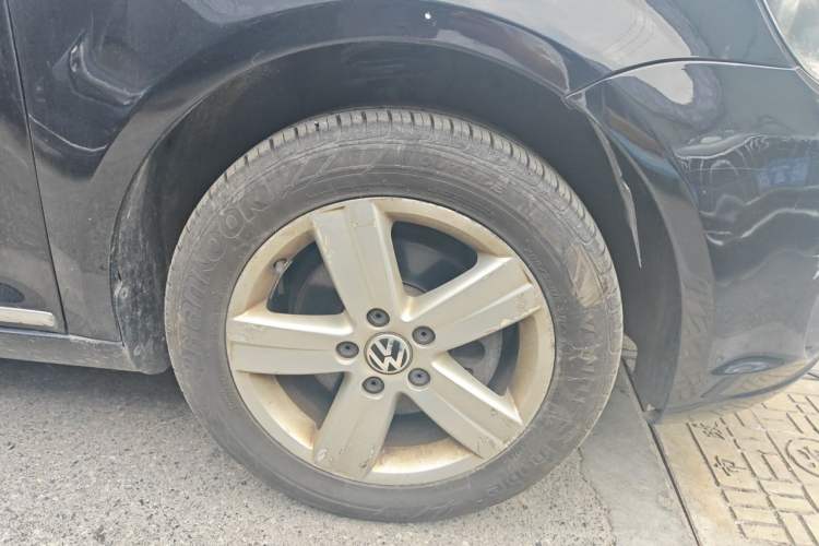 Used Volkswagen Touran 2015 1.4T DSG Comfort Edition 5 Seats Right Front Wheel Hub
