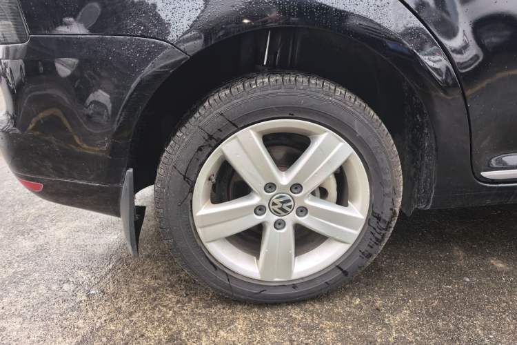 Used Volkswagen Touran 2015 1.4T DSG Comfort Edition 5 Seats Right Rear Wheel Hub