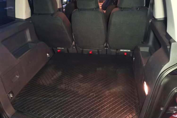 Used Volkswagen Touran 2015 1.4T Manual Fashion Edition 5-Seater Trunk