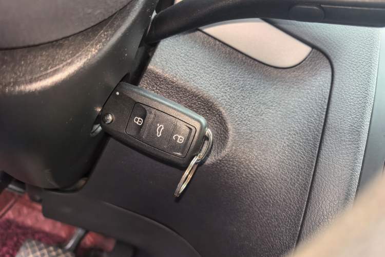 Used Volkswagen Touran 2015 1.4T DSG Comfort Edition 5 Seats Vehicle Key