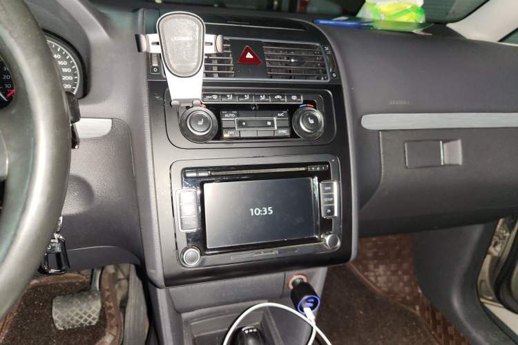 Used Volkswagen Touran 2015 1.4T DSG Flagship Edition 5-seater Audio And AC Panel