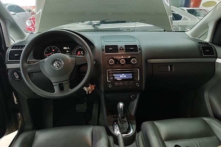 Used Volkswagen Touran 2015 1.4T DSG Comfort Edition 5 Seats Center Console