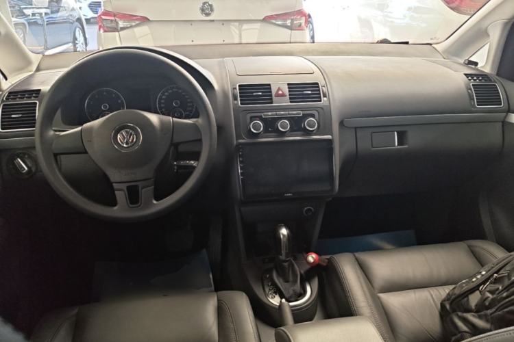 Used Volkswagen Touran 2015 1.4T DSG Comfort Edition 5 Seats Center Console