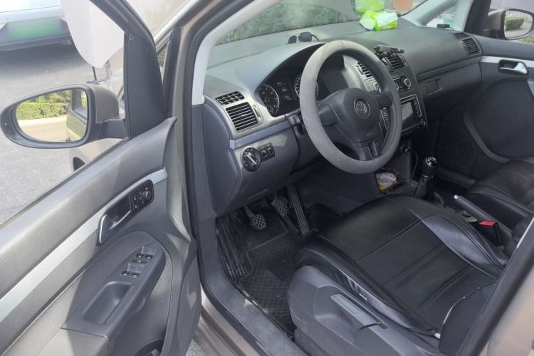 Used Volkswagen Touran 2015 1.4T Manual Fashion Edition 5-Seater Driver Seat