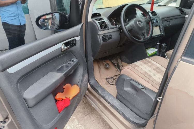 Used Volkswagen Touran 2015 1.4T Manual Fashion Edition 5-Seater Driver Seat
