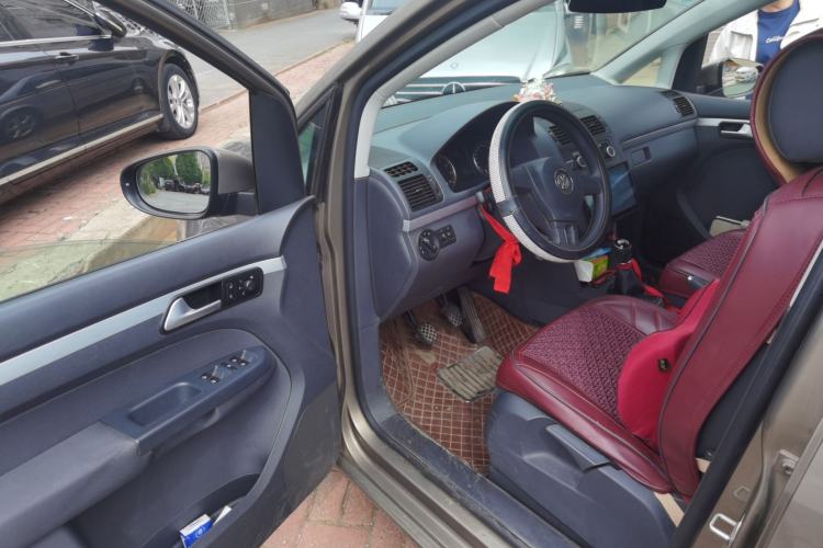 Used Volkswagen Touran 2015 1.4T Manual Fashion Edition 5-Seater Driver Seat