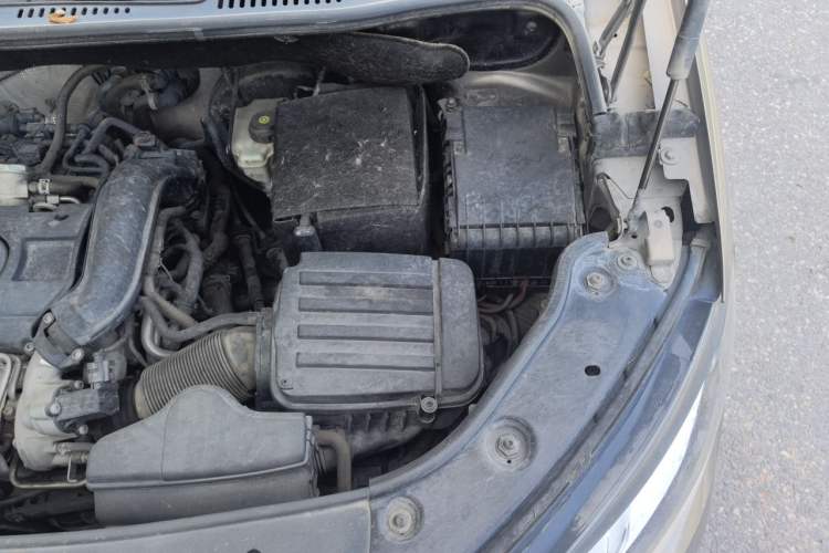 Used Volkswagen Touran 2015 1.4T Manual Fashion Edition 5-Seater Engine Bay Left