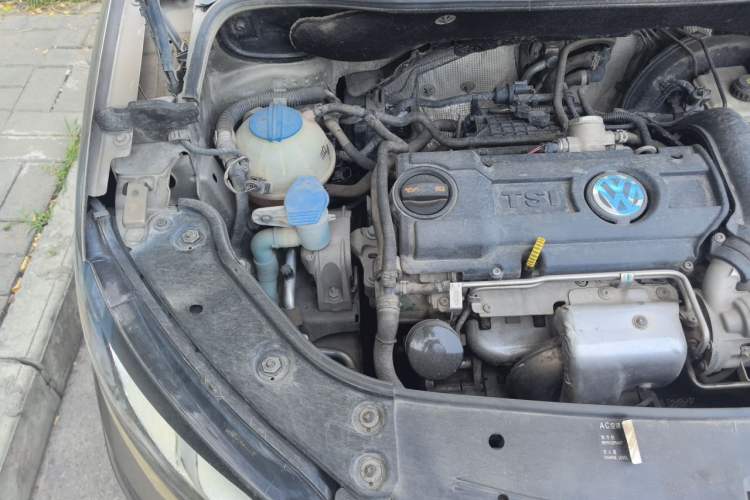 Used Volkswagen Touran 2015 1.4T Manual Fashion Edition 5-Seater Engine Bay Right