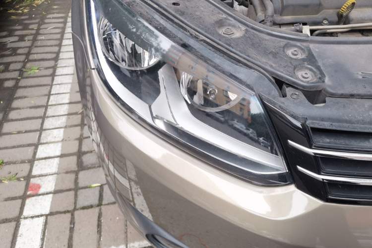 Used Volkswagen Touran 2015 1.4T Manual Comfort Edition 5-Seater Engine Bay Right