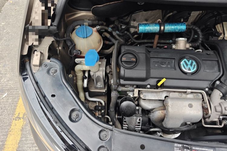 Used Volkswagen Touran 2015 1.4T Manual Fashion Edition 5-Seater Engine Bay Right