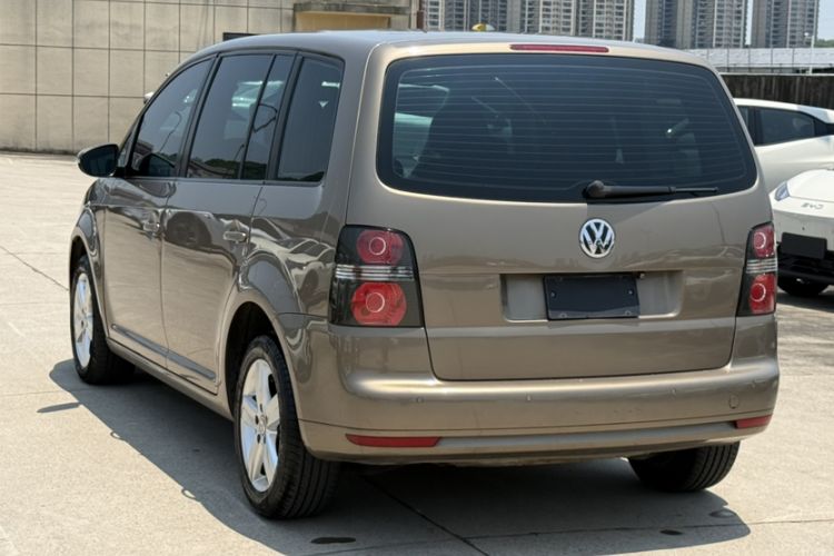 Used Volkswagen Touran 2015 1.4T Manual Fashion Edition 5-Seater Exterior 1