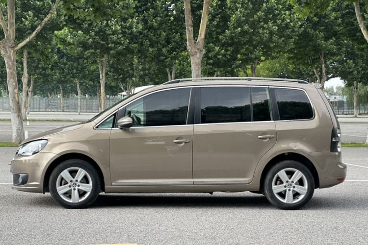 Used Volkswagen Touran 2015 1.4T DSG Comfort Edition 5 Seats Exterior 2