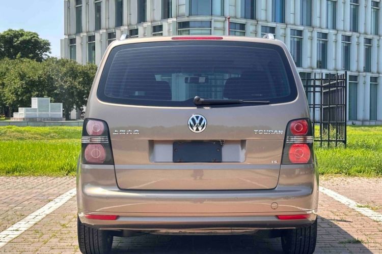 Used Volkswagen Touran 2015 1.4T DSG Comfort Edition 5 Seats Exterior 2