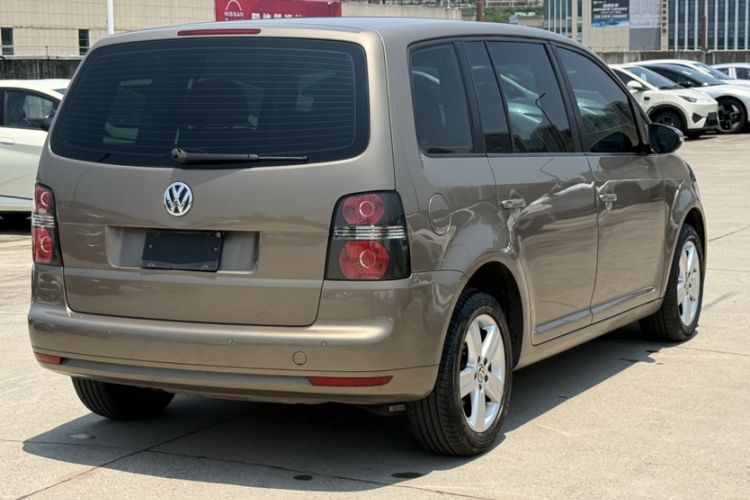 Used Volkswagen Touran 2015 1.4T Manual Fashion Edition 5-Seater Exterior 3