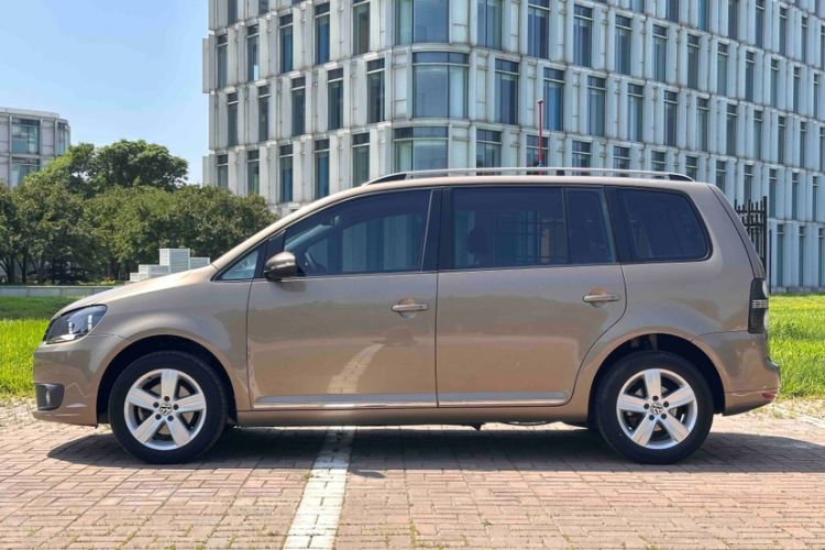 Used Volkswagen Touran 2015 1.4T DSG Comfort Edition 5 Seats Exterior 3