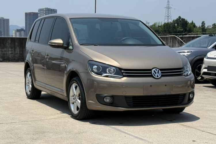 Used Volkswagen Touran 2015 1.4T Manual Fashion Edition 5-Seater Exterior 4