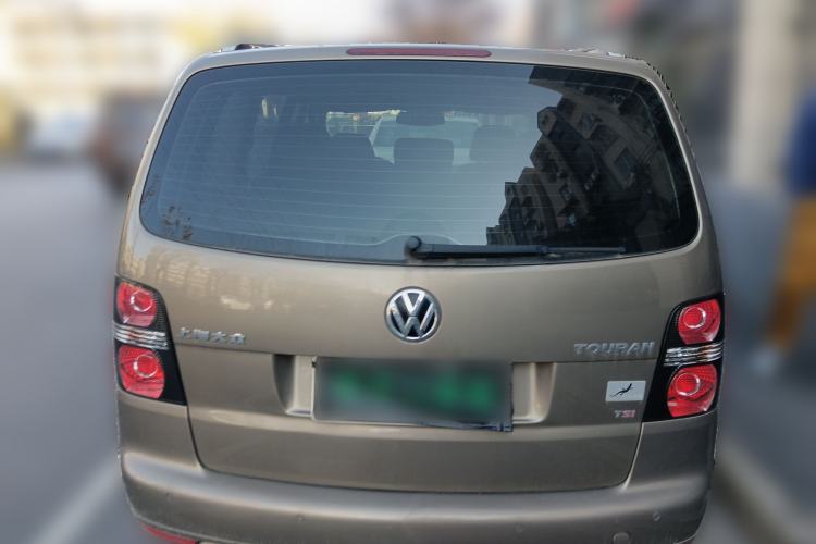 Used Volkswagen Touran 2015 1.4T Manual Comfort Edition 5-Seater Exterior 4