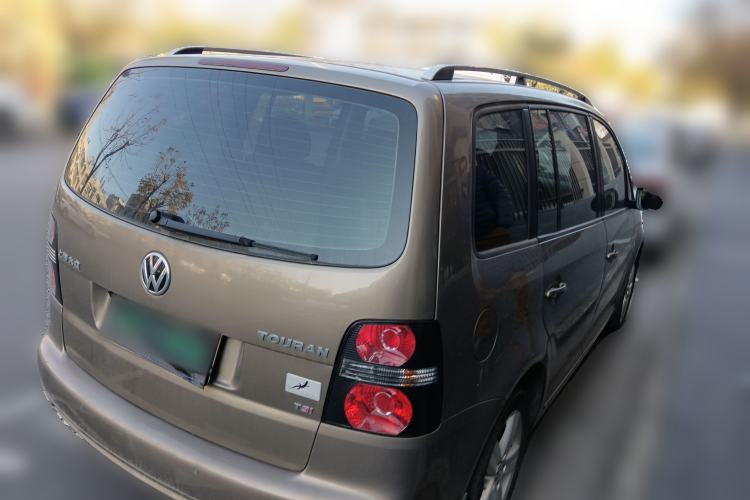 Used Volkswagen Touran 2015 1.4T Manual Comfort Edition 5-Seater Exterior 5