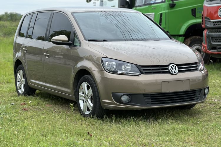 Used Volkswagen Touran 2015 1.4T Manual Fashion Edition 5-Seater Exterior 6