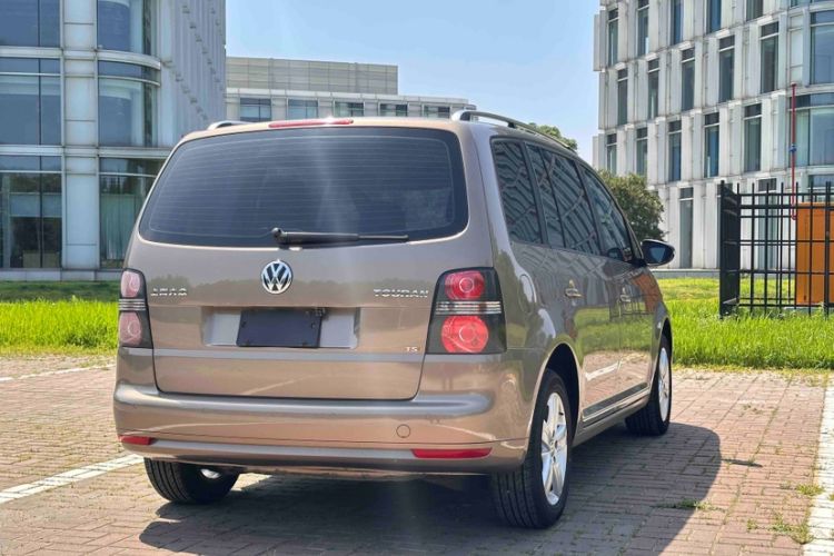 Used Volkswagen Touran 2015 1.4T DSG Comfort Edition 5 Seats Exterior 8