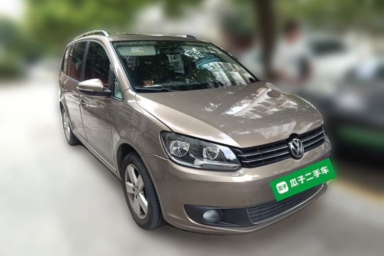 Used Volkswagen Touran 2015 1.4T DSG Comfort Edition 5 Seats Front Right 45 Deg