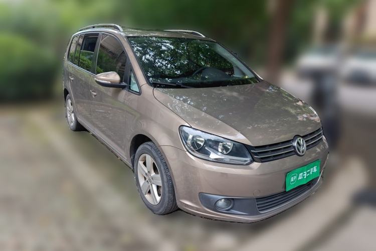 Used Volkswagen Touran 2015 1.4T DSG Comfort Edition 5 Seats Front Right 45 Deg
