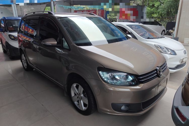 Used Volkswagen Touran 2015 1.4T DSG Comfort Edition 5 Seats Front Right 45 Deg