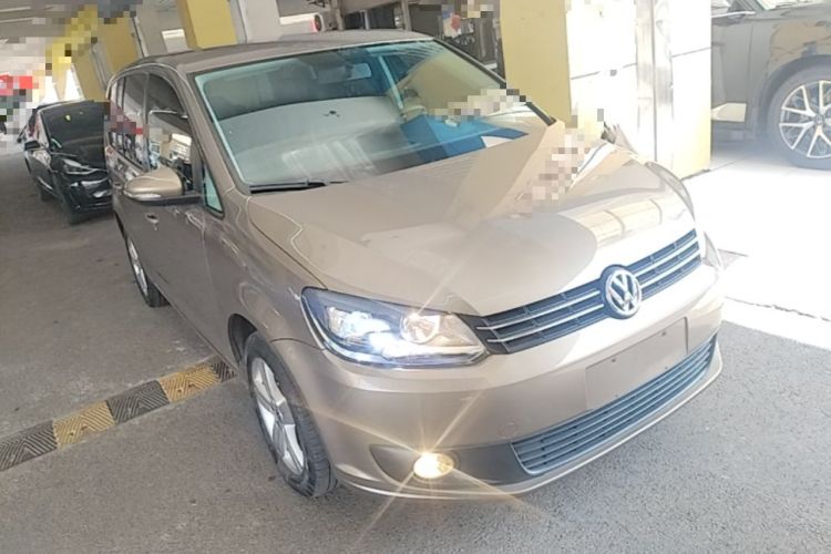 Used Volkswagen Touran 2015 1.4T Manual Fashion Edition 5-Seater Front Right 45 Deg
