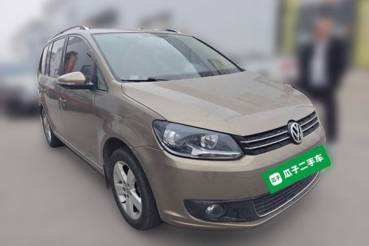 Used Volkswagen Touran 2015 1.4T DSG Comfort Edition 5 Seats Front Right 45 Deg