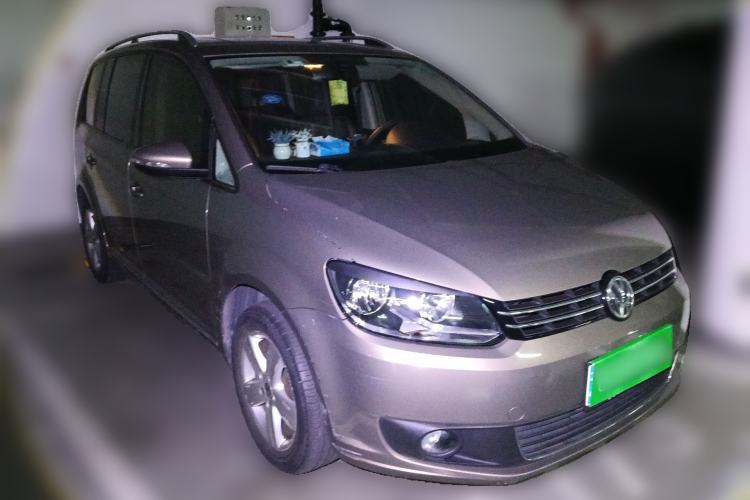 Used Volkswagen Touran 2015 1.4T DSG Comfort Edition 5 Seats Front Right 45 Deg