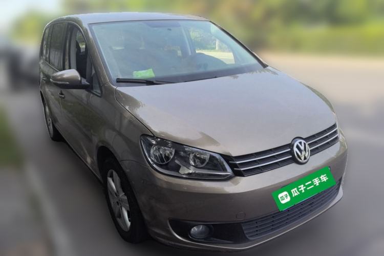 Used Volkswagen Touran 2015 1.4T Manual Fashion Edition 5-Seater Front Right 45 Deg