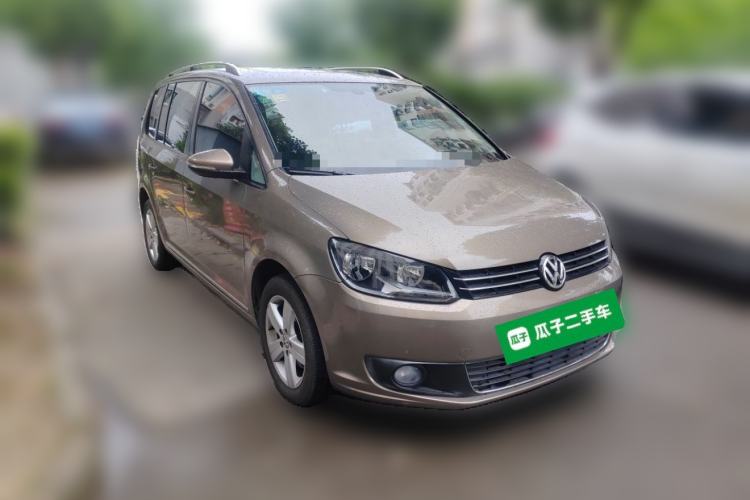 Used Volkswagen Touran 2015 1.4T DSG Comfort Edition 5 Seats Front Right 45 Deg