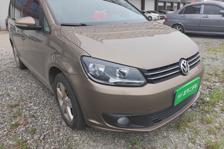 Used Volkswagen Touran 2015 1.4T Manual Fashion Edition 5-Seater Front Right 45 Deg