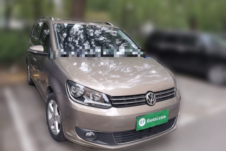 Used Volkswagen Touran 2015 1.4T Manual Comfort Edition 5-Seater Front Right 45 Deg