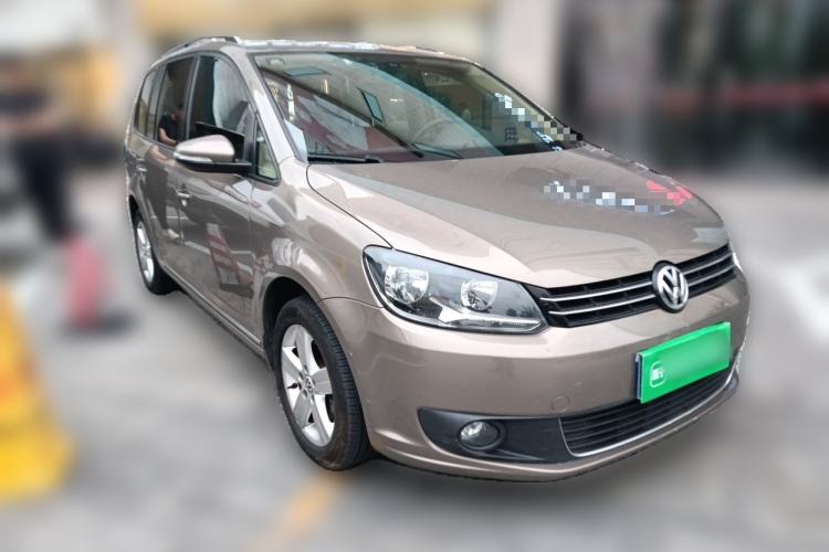 Used Volkswagen Touran 2015 1.4T DSG Comfort Edition 5 Seats Front Right 45 Deg