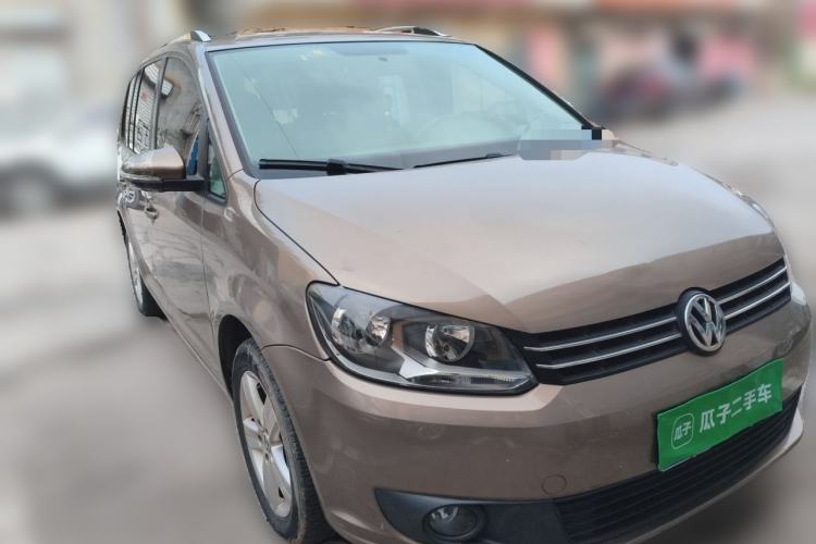 Used Volkswagen Touran 2015 1.4T Manual Fashion Edition 5-Seater Front Right 45 Deg