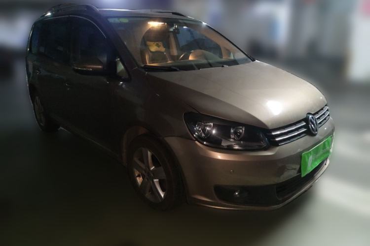 Used Volkswagen Touran 2015 1.4T DSG Comfort Edition 5 Seats Front Right 45 Deg