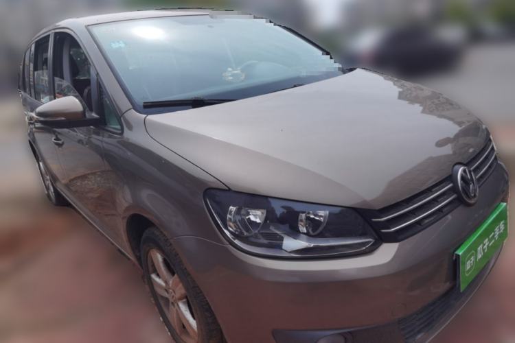 Used Volkswagen Touran 2015 1.4T Manual Fashion Edition 5-Seater Front Right 45 Deg