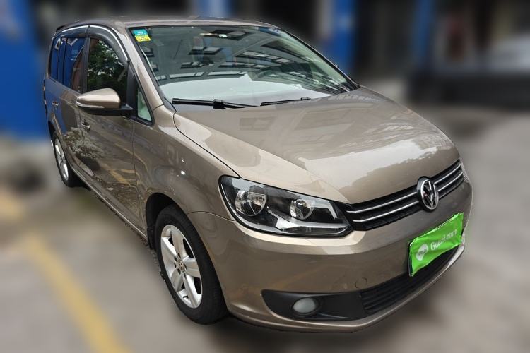 Used Volkswagen Touran 2015 1.4T Manual Fashion Edition 5-Seater Front Right 45 Deg