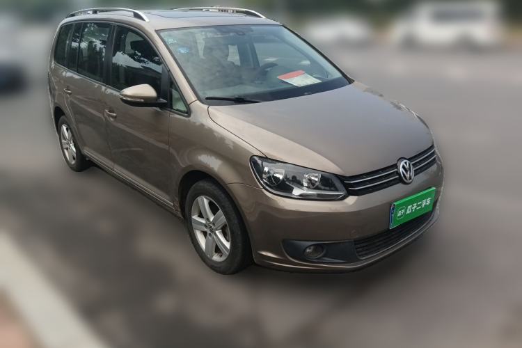 Used Volkswagen Touran 2015 1.4T DSG Comfort Edition 5 Seats Front Right 45 Deg